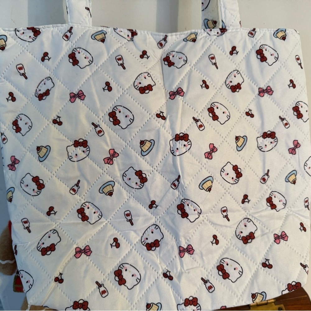 New Hello Kitty Quilted Tote Bag - Picture 3 of 6